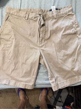 Vineyard Vines Men's Flat-Front Shorts — Light Khaki